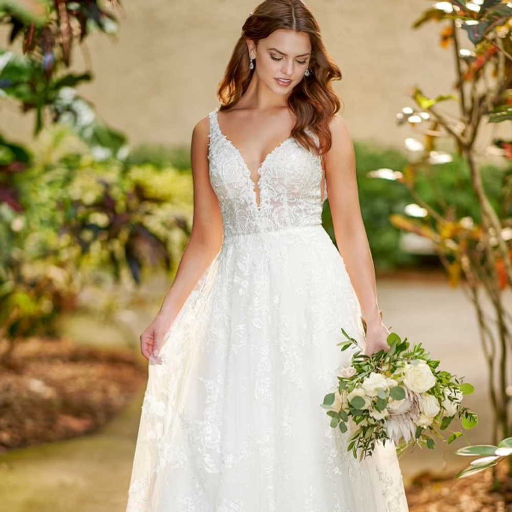 Relaxed A-Line Wedding Dress with Lace - Essence of Australia